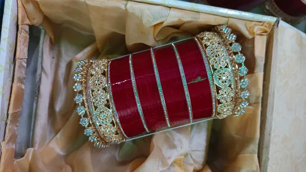 Red_Gold-Tone_Embellished_Bangle_Set