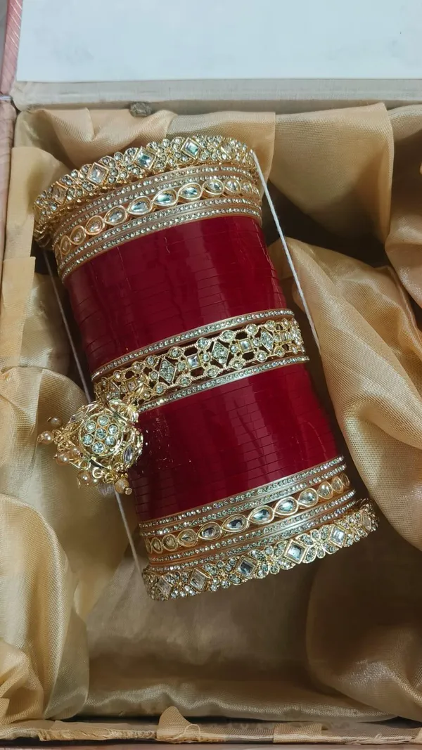 Red_Embellished_Bridal_Chooda_Bangles_for_Women