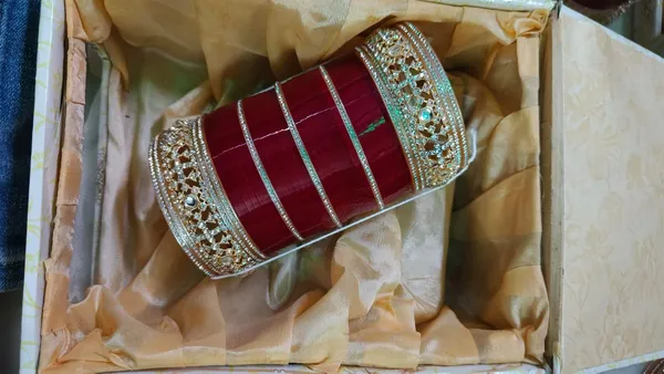 Maroon_Embellished_Bangle_Set_for_Women