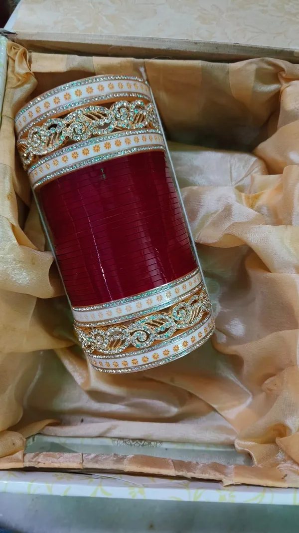 Red_Embellished_Bridal_Chura_Set_for_Women