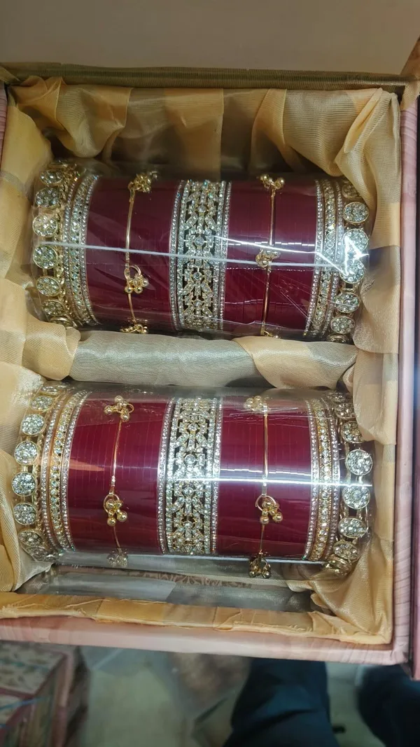 Maroon_Embellished_Bridal_Chooda_Set_for_Women