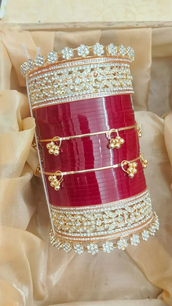 Red_Gold_Tone_Bridal_Chooda_Set_for_Women