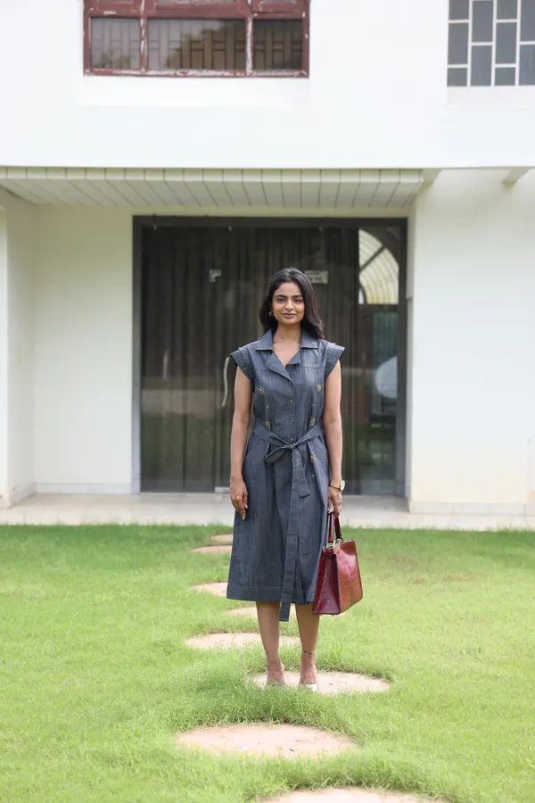 Blue_Denim_Sleeveless_Belted_Shirt_Dress_For_Women