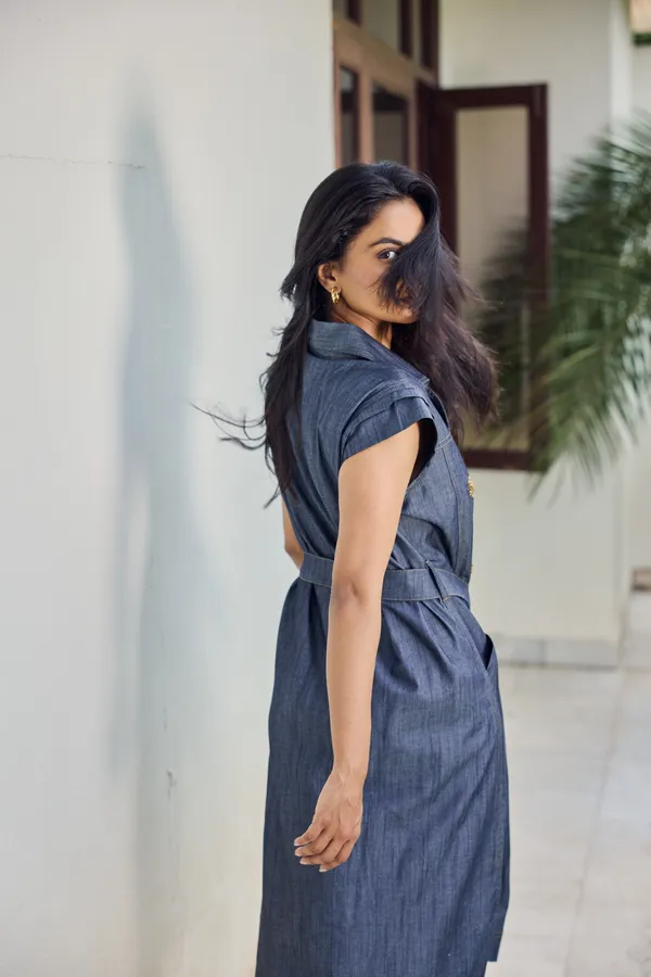 Blue_Denim_Sleeveless_Belted_Shirt_Dress_For_Women