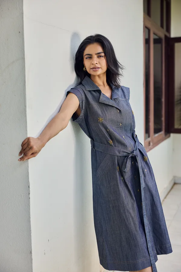 Blue_Denim_Sleeveless_Belted_Shirt_Dress_For_Women