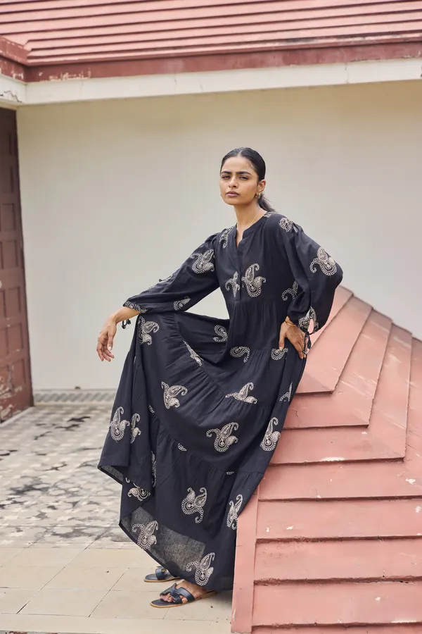 Black_Cotton_Paisley_Print_Tiered_Maxi_Dress_For_Women
