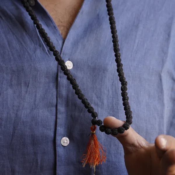 Black_Rudraksha_Mala_-_108+1_Beads