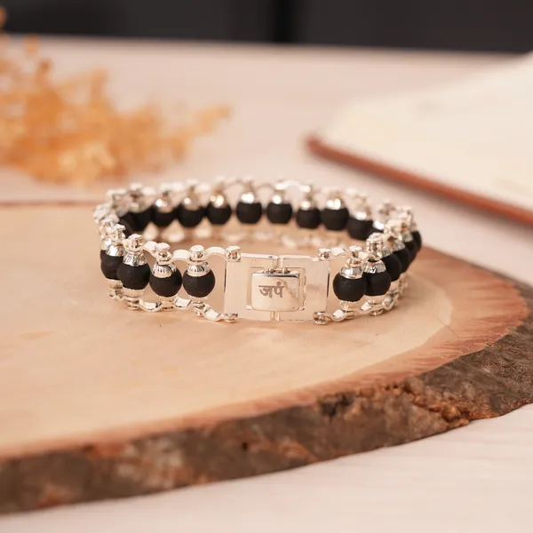 Karungali_Black_Beaded_Silver_Bracelet_for_Men