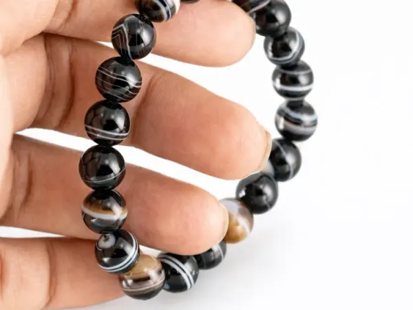 Natural_Sulemani_Hakik_Bracelet_For_Men_and_Women_(8mm)_–_Certified_|_Rudrami's_Strongest_Elastic_Thread
