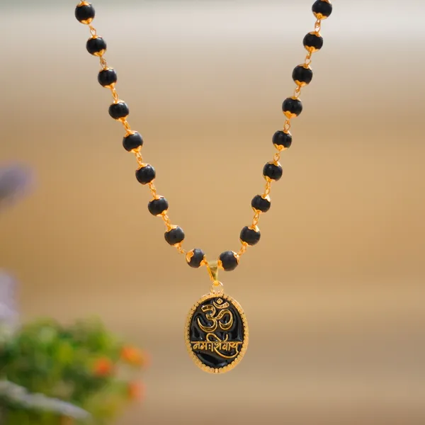 Karungali_Black_Bead_Om_Pendant_Mala_for_Men