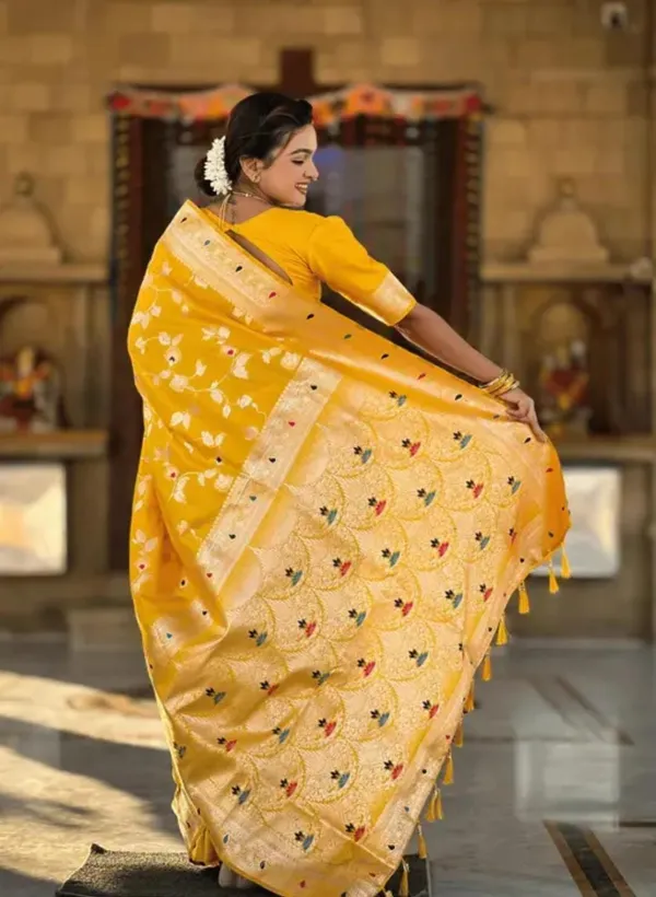 Teal_Floral_Pattern_Saree_For_Women