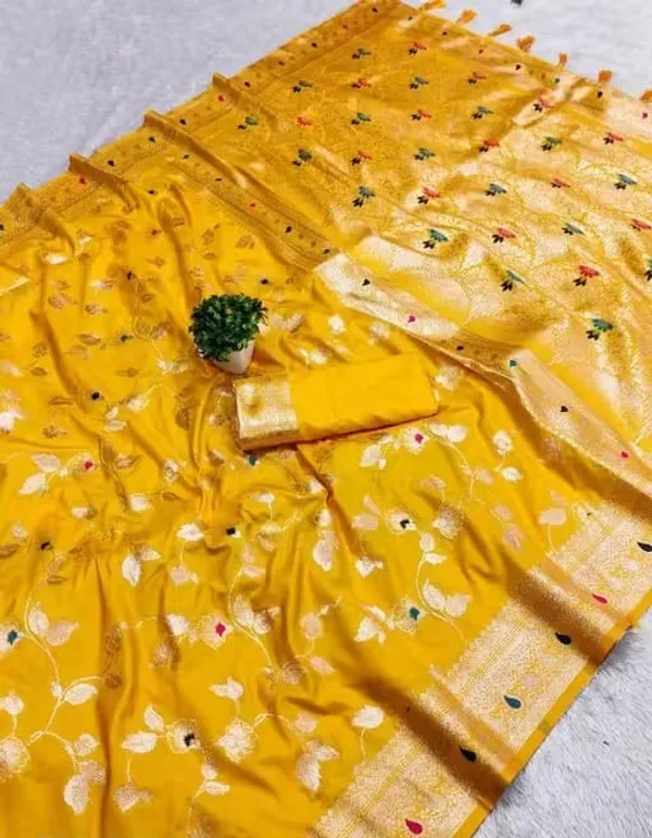 Teal_Floral_Pattern_Saree_For_Women