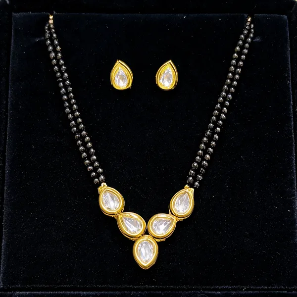 Prizetaa_Gold_Plated_Kundan_Studded_Daily_Wear_Mangalsutra_With_Earrings_Jewellery_Set