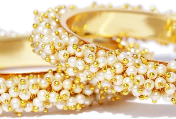 Prizetaa_Gold_Plated_Pearl_Ethnic_Bangles_For_Women