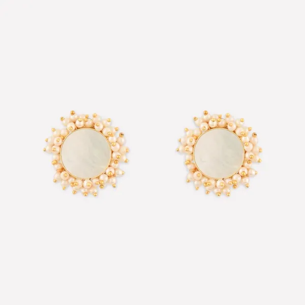 Prizetaa_Brass_Gold_Plated_Artificial_Stone_Studded_With_Pearl_Round_Floral_Stud_Earrings