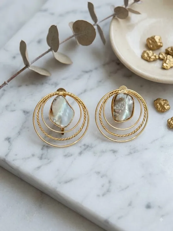 Prizetaa_Brass_Gold_Plated_Mother_Pearl_Stone_Studded_Floral_Drop_Earrings_For_Women