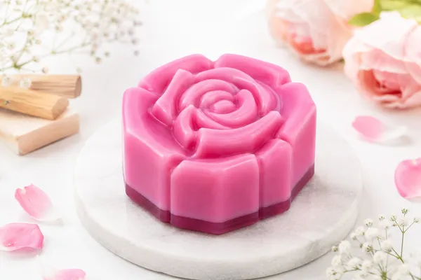 Kalaghar_Rose_Petals_Soap_|_Rosewater_Bathing_Bar_with_Rose_Petals_|_Everyday_Bath_Soap_for_Men_&_Women_|_Pack_of_5_|_100_g_Each