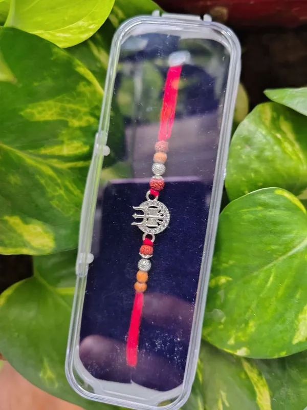Red_Thread_Rudraksha_Rakhi_for_Brother