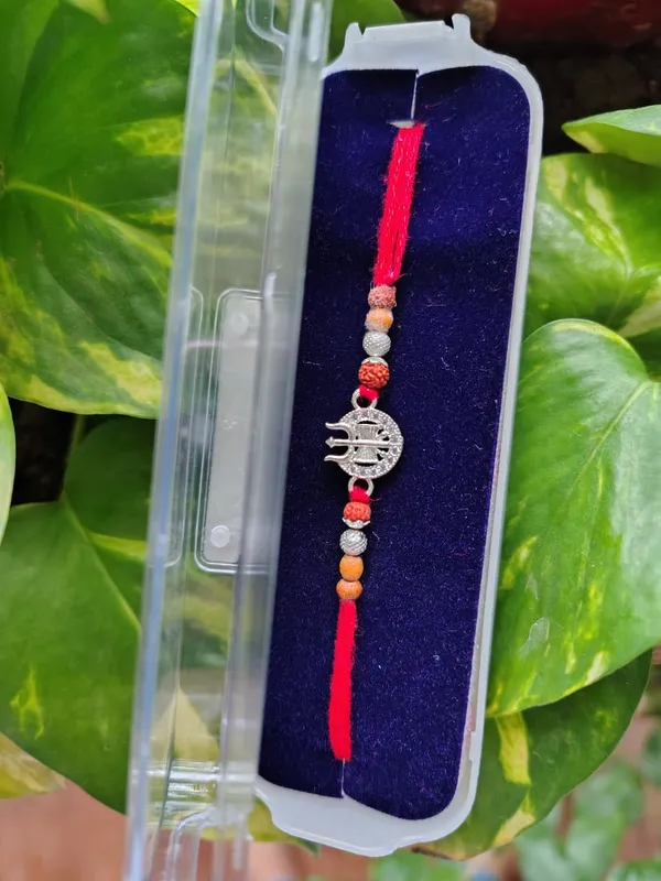 Red_Thread_Rudraksha_Rakhi_for_Brother