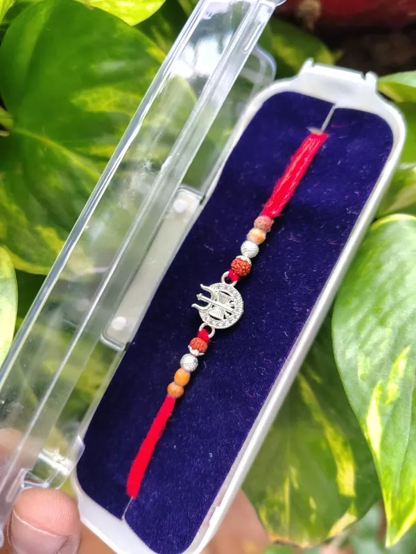 Red_Thread_Rudraksha_Rakhi_for_Brother
