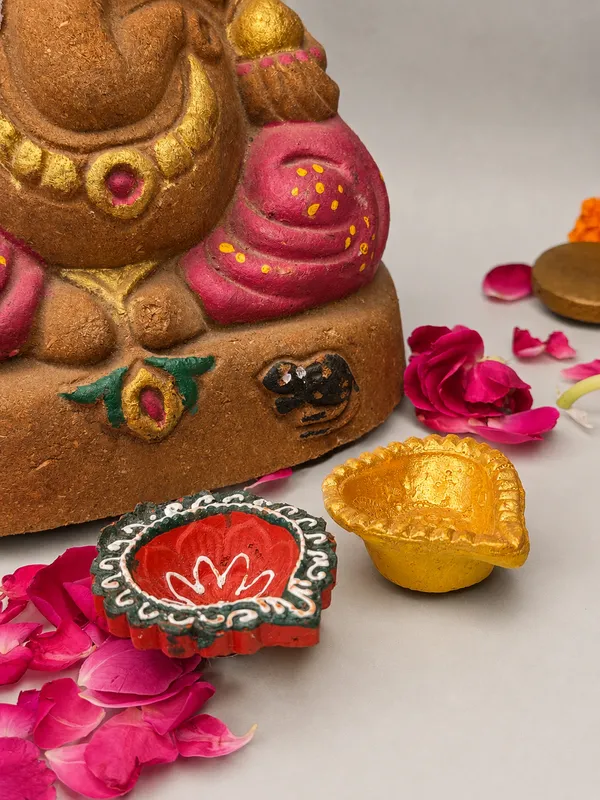 Ganesh_Blessings_Combo_1:_Ganesh_Ji_7_Inch_+_Design_Deepak_-_Set_Of_6