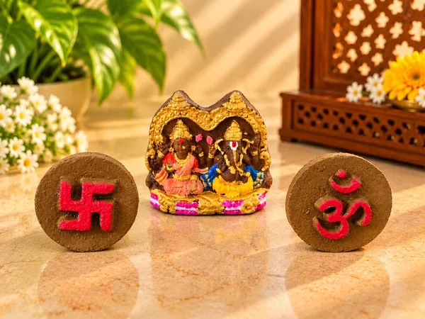Daily_Puja_Starter_1:_Ganesh_jee,_Laxmi_jee_+_Stickers_Swastik_+_Sticker_Om_+_Sticker_Shubh_Labh