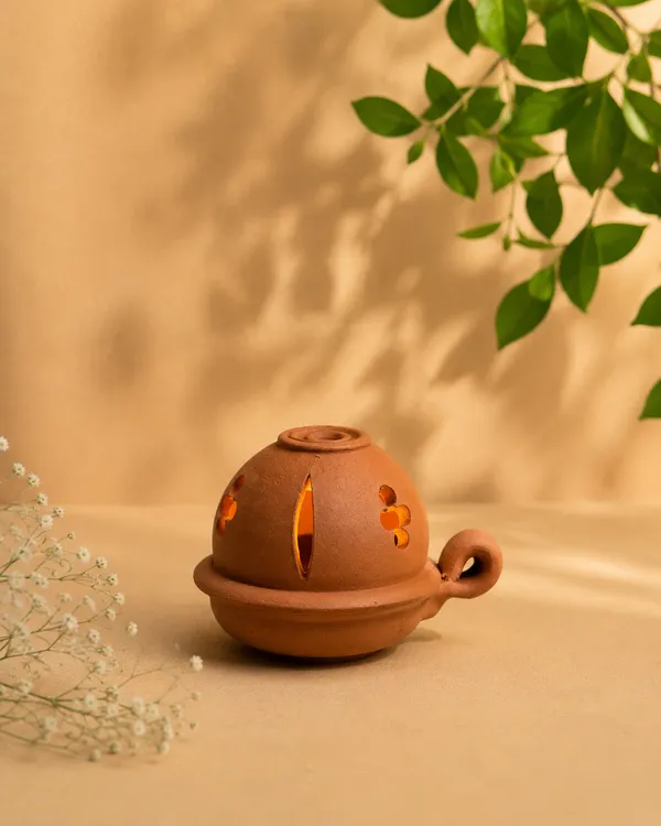 Terracotta_Diya_With_Lid_&_Handle_For_Pooja