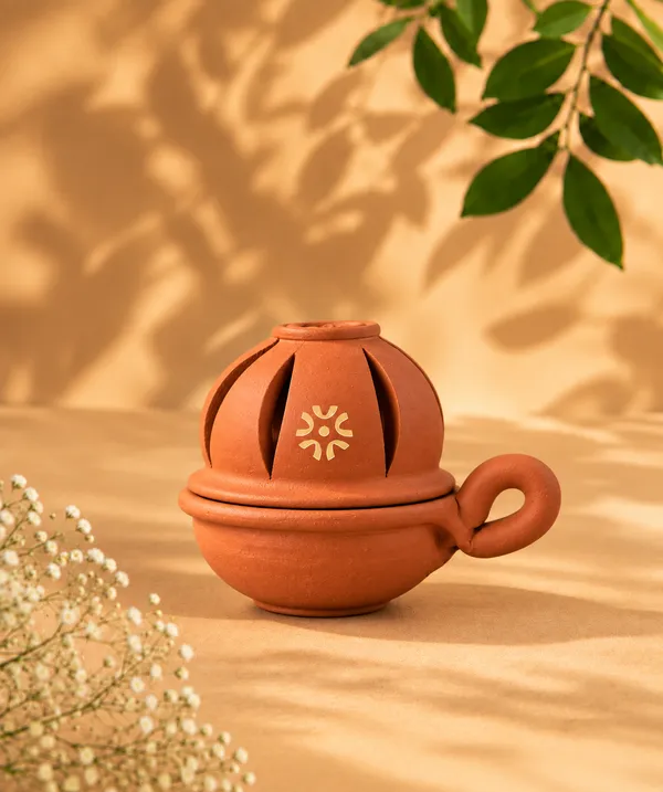 Terracotta_Diya_With_Lid_&_Handle_For_Pooja