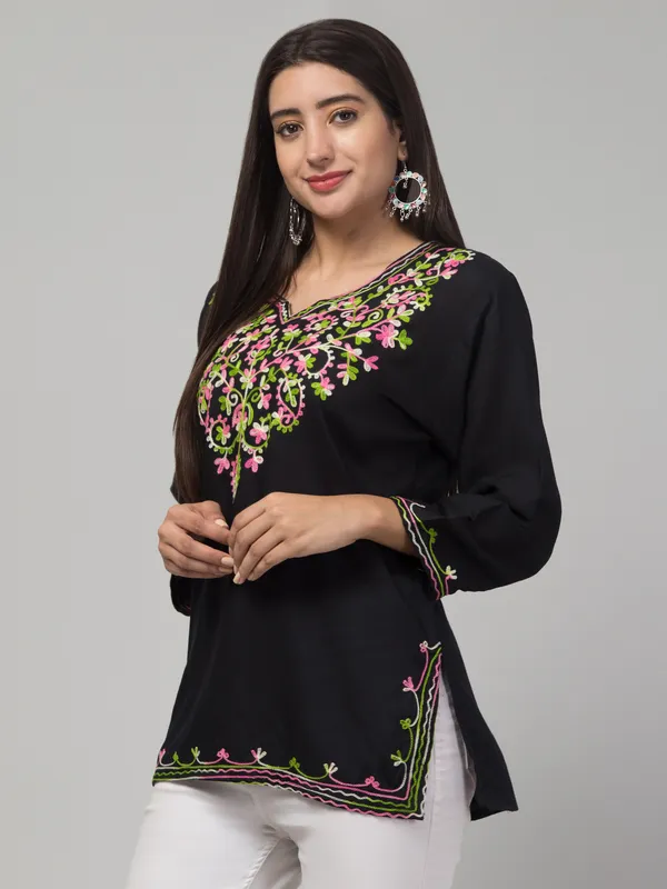 Black-Straight_Kurti