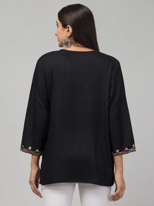 Black-Straight_Kurti