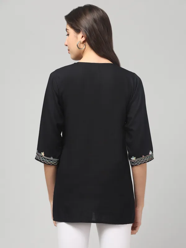 Black_Embroidered_Straight_Kurta_for_Women