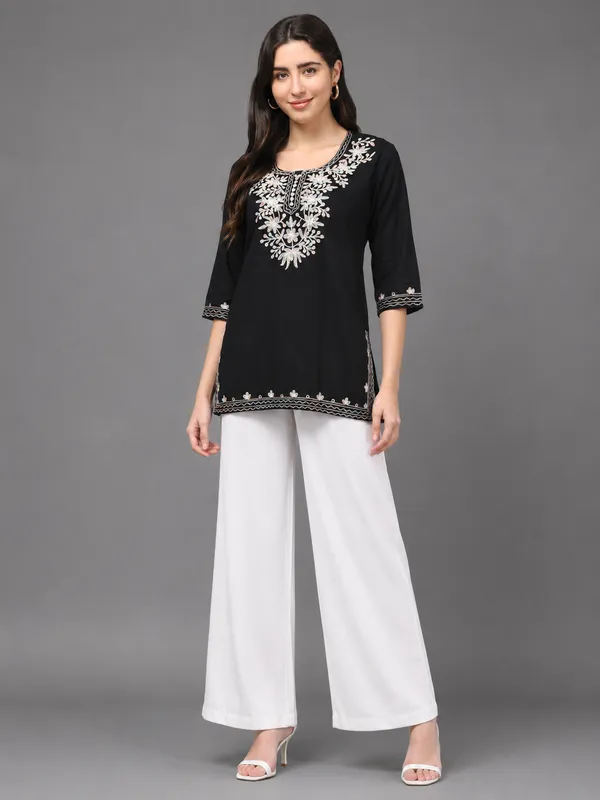 Black_Embroidered_Kurta_Set_for_Women