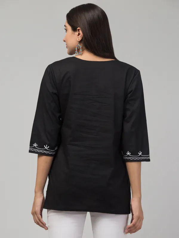 Black-Straight_Kurti
