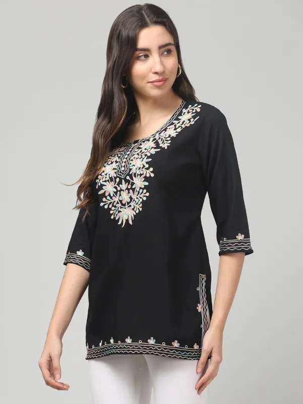 Black_Embroidered_Straight_Kurta_for_Women