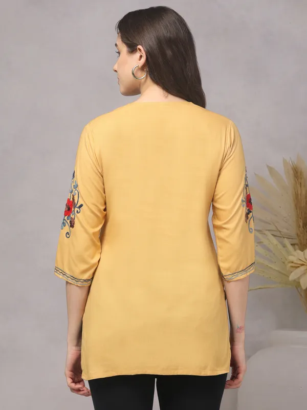 Yellow_Straight_Embroidered_Kurti_for_Women