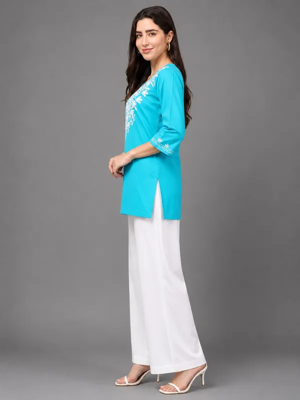 Turquoise_Embroidered_Straight_Kurta_for_Women