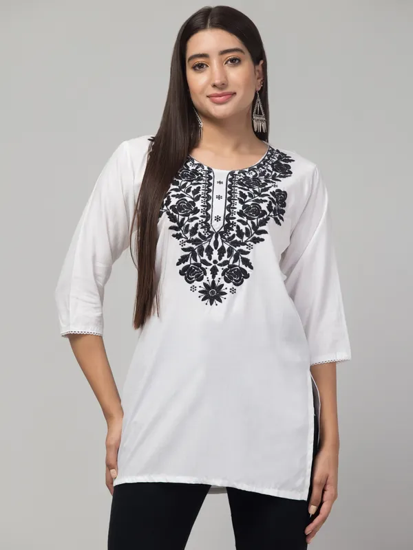 White_Floral_Straight_Kurti_for_Women