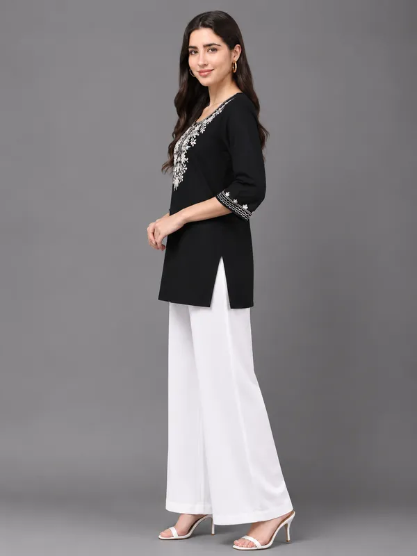 Black_Embroidered_Kurta_Set_for_Women