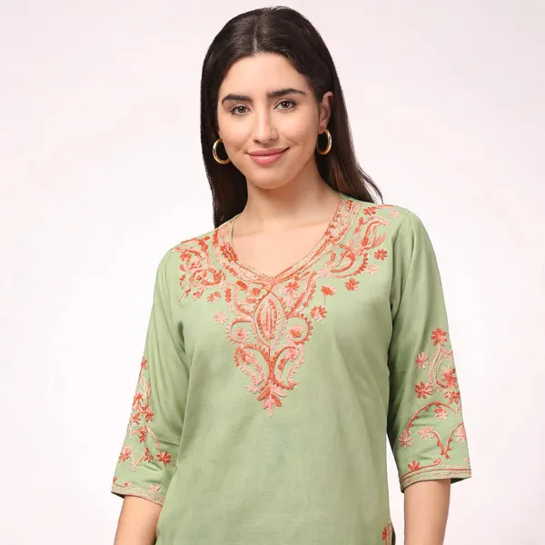 Green_Viscose_Rayon_Embroidered_Straight_Kurta_For_Women