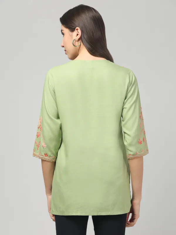 Green_Embroidered_Straight_Kurta_for_Women