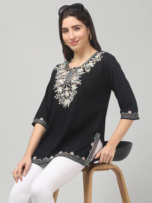 Black_Embroidered_Straight_Kurta_for_Women