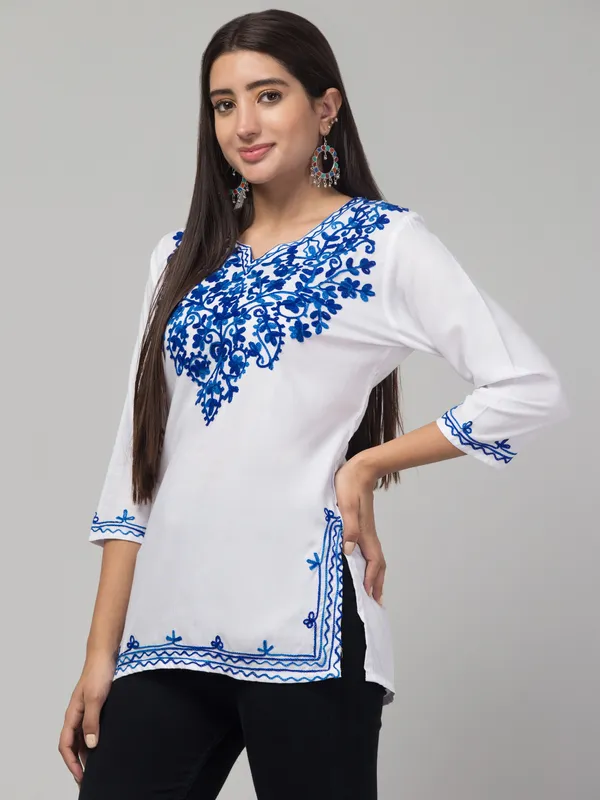 White_Embroidered_Straight_Kurti_for_Women