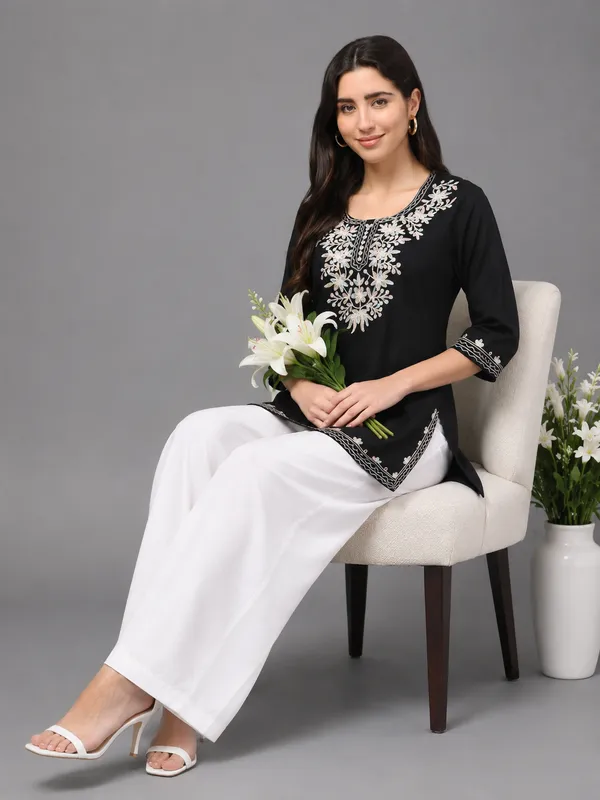 Black_Embroidered_Kurta_Set_for_Women