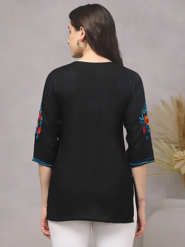 Black-Straight_Kurti