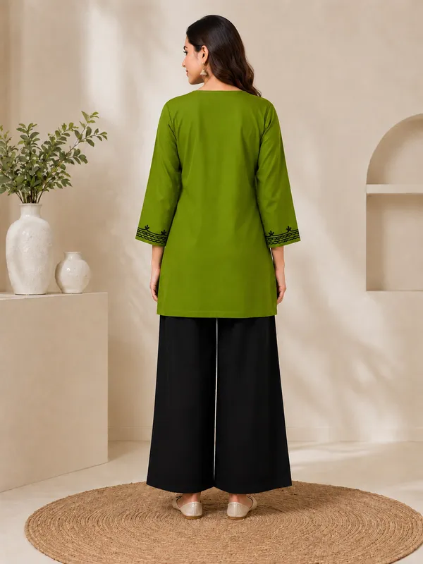 Green_Embroidered_Straight_Kurta_Set_for_Women