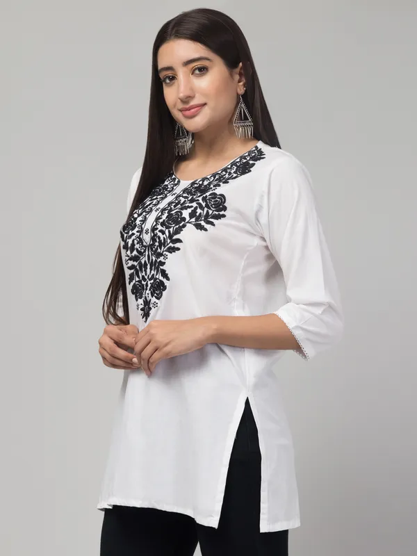 White_Floral_Straight_Kurti_for_Women