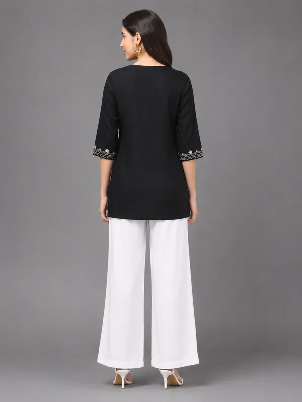 Black_Embroidered_Kurta_Set_for_Women