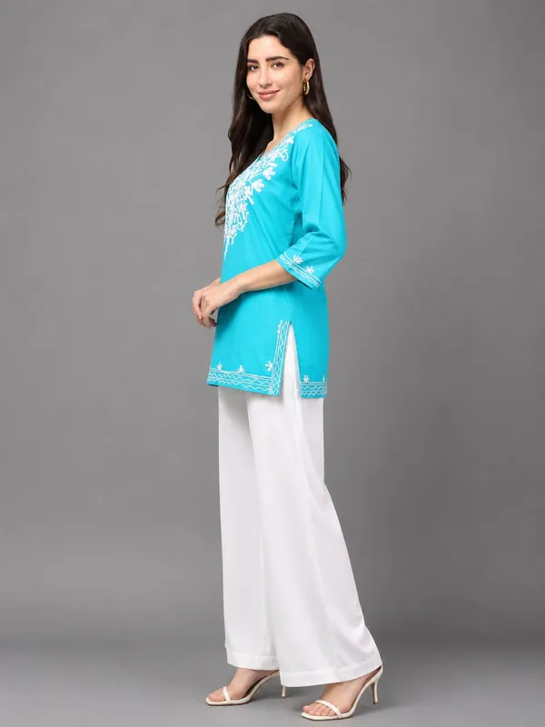 Turquoise_Embroidered_Straight_Kurta_for_Women