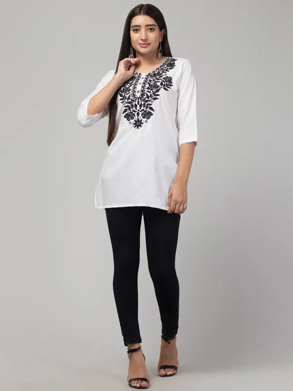 White_Floral_Straight_Kurti_for_Women