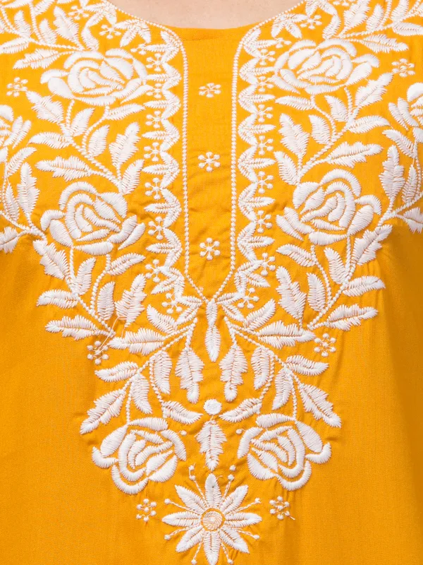 Green_Embroidered_Straight_Kurti_For_Women